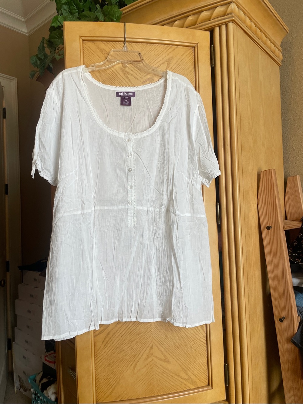 Talliszime white Womans top size 28w